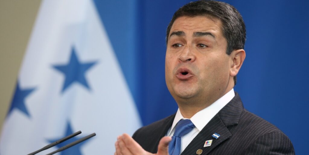 La Corte suprema dell'Honduras emette mandato d'arresto per l'ex presidente Juan Orlando Hernández