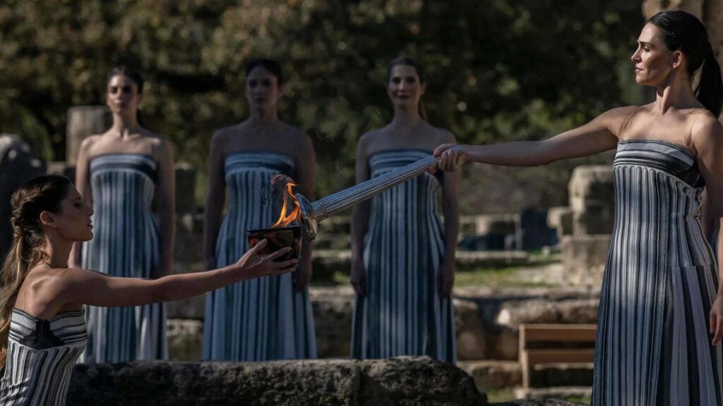 La fiaccola olimpica giunge a Roma con Polonara e Paltrinieri tra i tedofori