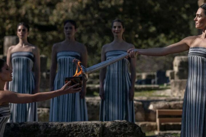 La fiaccola olimpica giunge a Roma con Polonara e Paltrinieri tra i tedofori