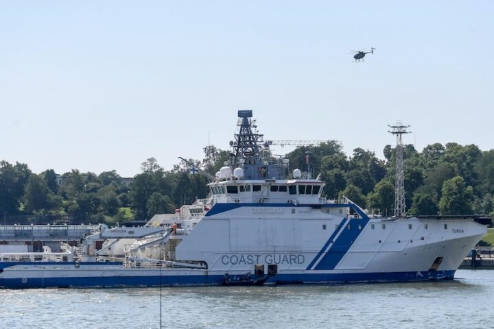 La Finlandia sequestra una nave sospettata di danneggiare un cavo sottomarino tra Helsinki e Tallinn