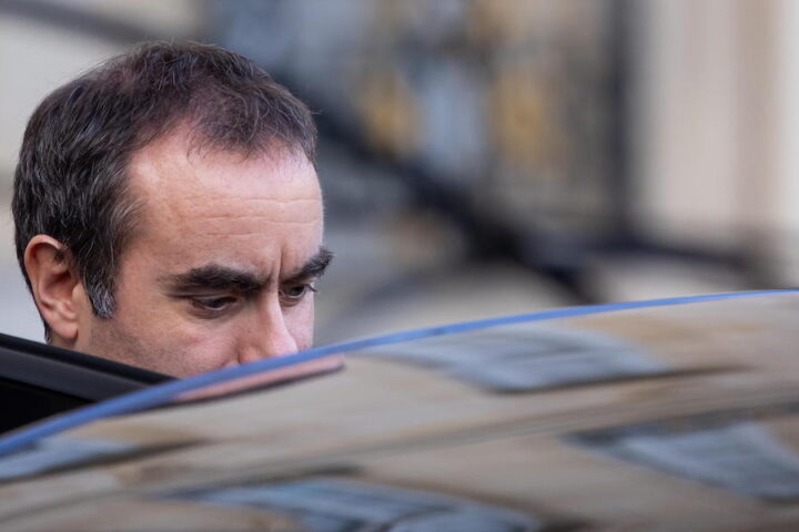 La Francia non approverà la legge di bilancio entro la fine dell'anno