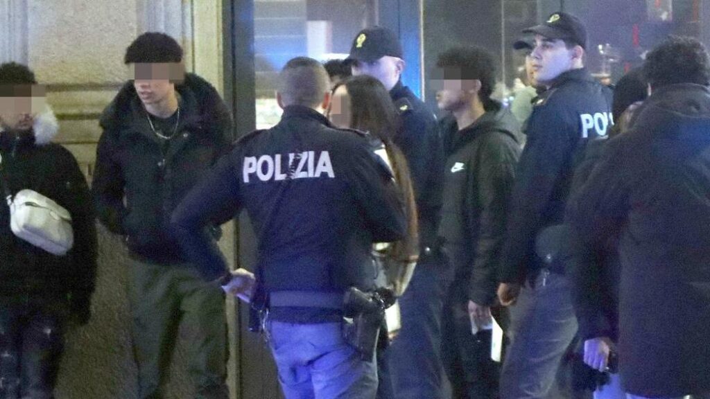 La madre del ragazzo rapito a Milano: “Indifferenza dei passanti, la ferita più dolorosa”