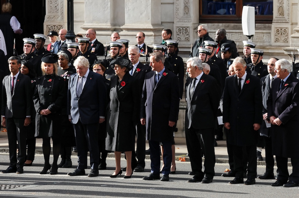 La nuova fase di Liz Truss: dall'ex premier britannica a sostenitrice di teorie del complotto