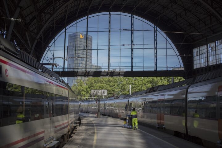 La Spagna introdurrà un abbonamento nazionale per i trasporti a partire da gennaio 2026