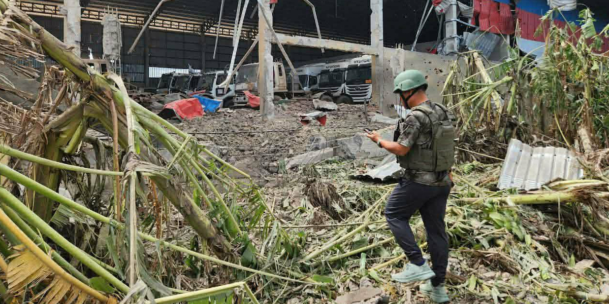 La Thailandia bombarda la Cambogia, denunciando un attacco a un centro logistico per missili vicino a Poipet