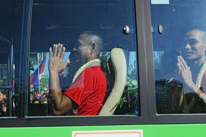 La Thailandia restituisce 18 soldati cambogiani dopo accordo per cessate il fuoco