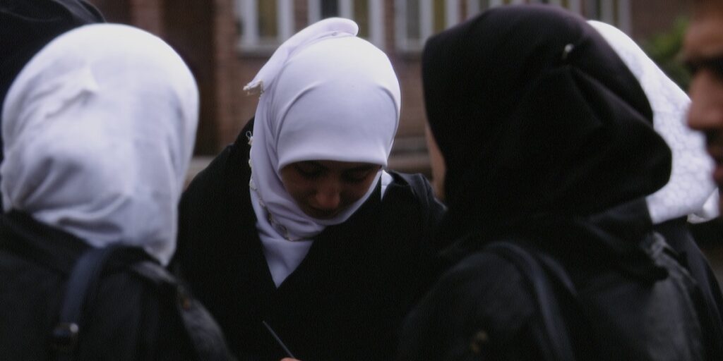 L'Austria introduce il divieto di copricapi islamici per le ragazze sotto i 14 anni nelle scuole