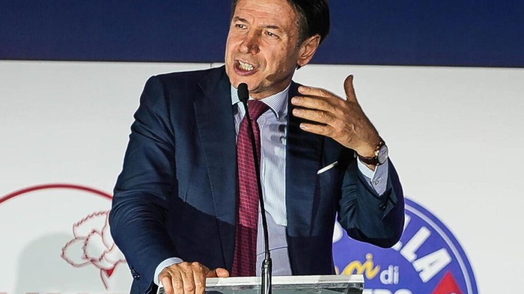 Le reazioni politiche in Italia: Lega e 5 Stelle attaccano, il Cremlino ironizza