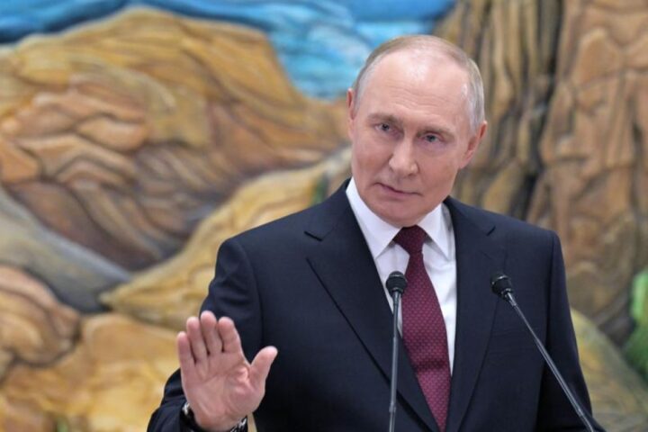 Le sei conseguenze per l'Europa se Putin dovesse vincere in Ucraina secondo Timothy Snyder