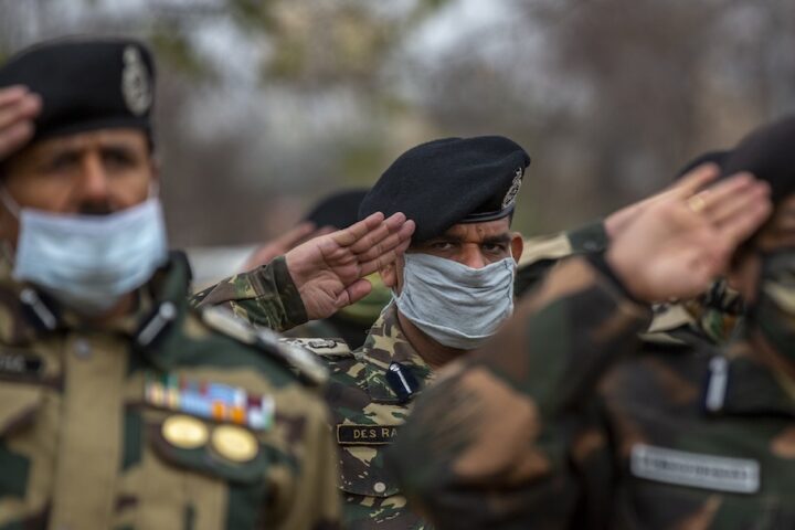 L'India accusa due gruppi militanti pakistani per l'attacco nel Kashmir che ha ucciso 26 turisti