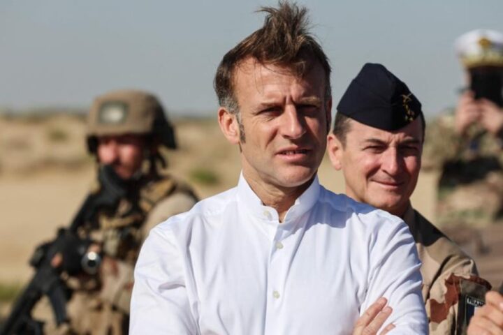 Macron cerca di riprendere il dialogo con Putin mentre si allontana da Merz