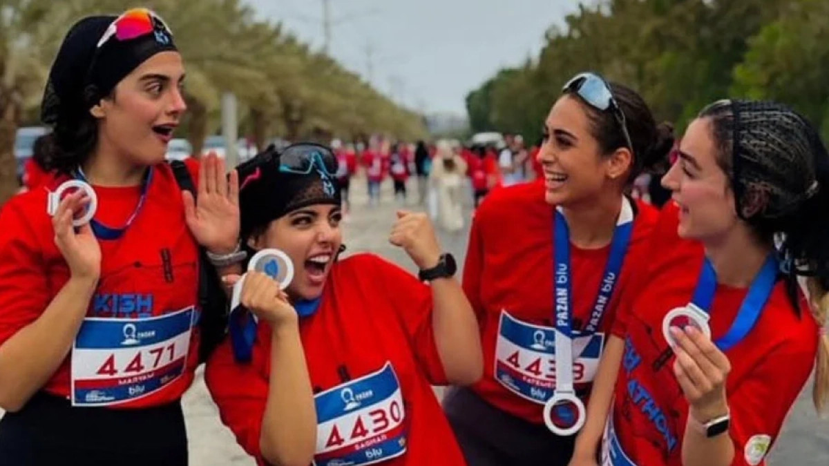 Maratona di Kish: duemila iraniane corrono senza velo, sfida agli ayatollah