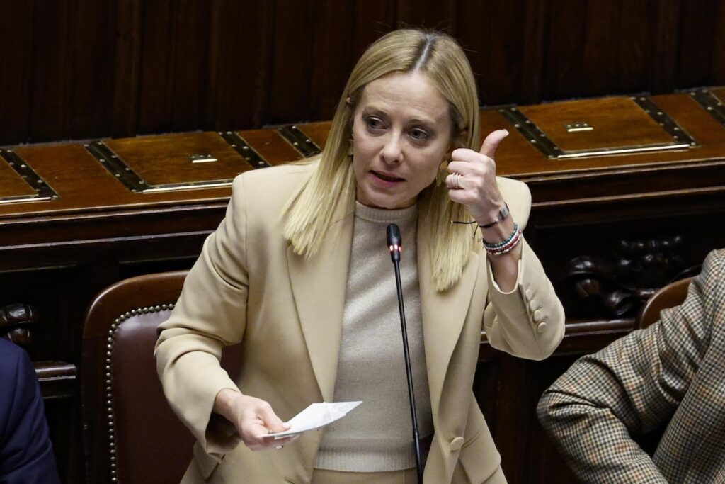 Meloni alla Camera: Italia sostiene Ucraina e chiede pressione su Mosca nel Consiglio Ue
