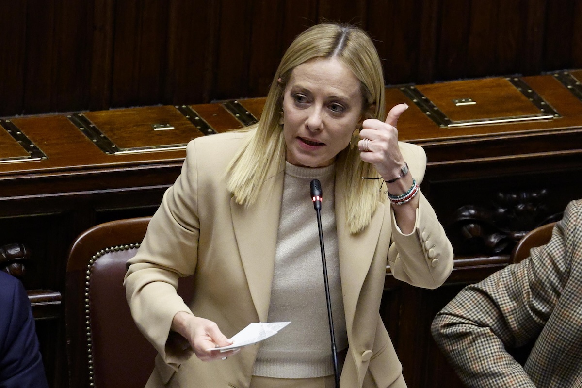 Meloni alla Camera: Italia sostiene Ucraina e chiede pressione su Mosca nel Consiglio Ue