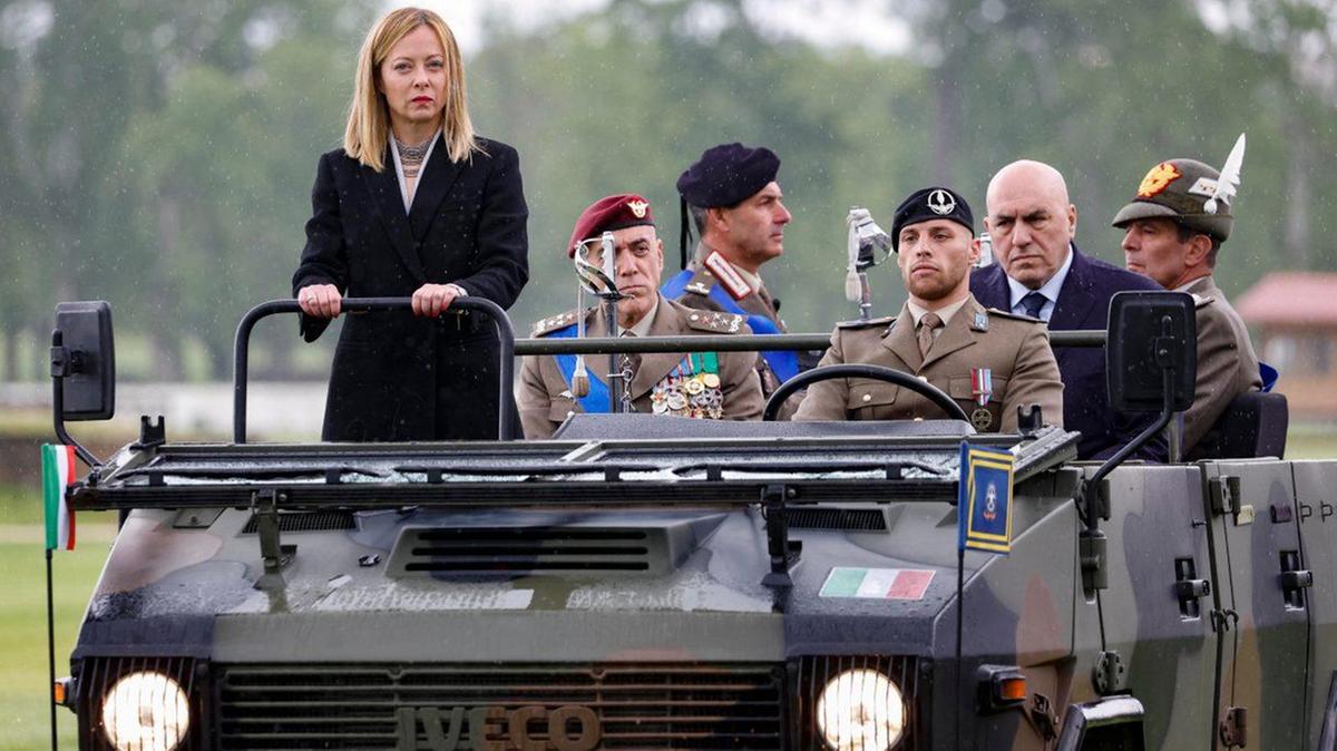Meloni critica la scelta dell'università di Bologna di negare il corso di filosofia ai militari
