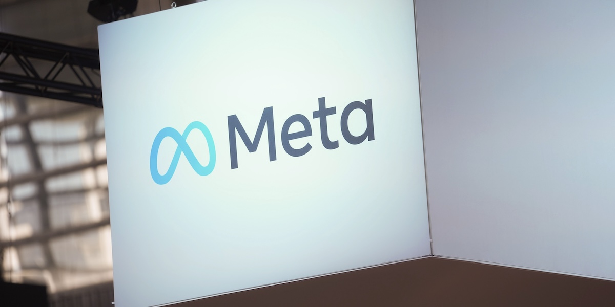 Meta accordo con editori statunitensi e Le Monde per l'utilizzo di articoli nei suoi sistemi di intelligenza artificiale