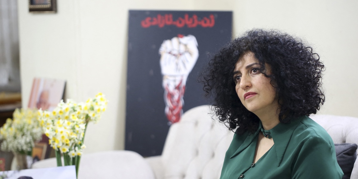 Narges Mohammadi, premio Nobel per la Pace, arrestata nuovamente in Iran durante una veglia funebre