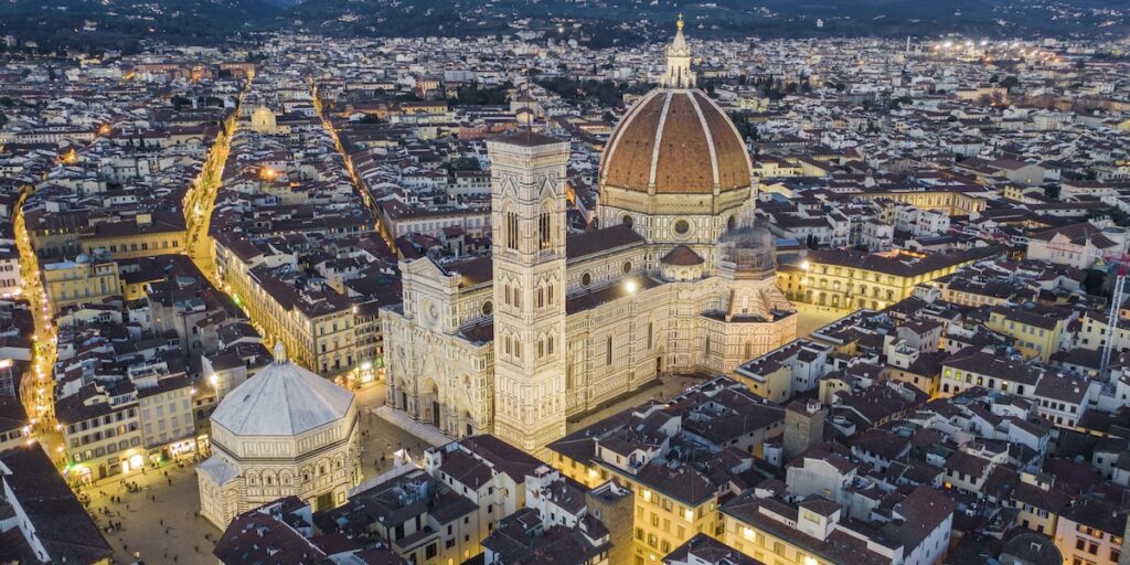 Nove arresti per un sistema di truffe da 30 milioni che ha colpito la onlus del Duomo di Firenze