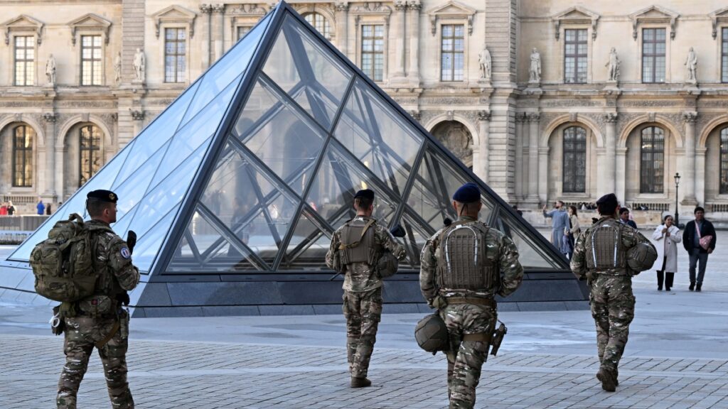 Personale del Louvre in sciopero ad oltranza dal 15 dicembre per condizioni di lavoro degradate