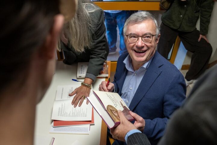 Polemiche sull'editore Passaggio nel bosco: ottanta autori contro le pubblicazioni neofasciste alla fiera di Roma