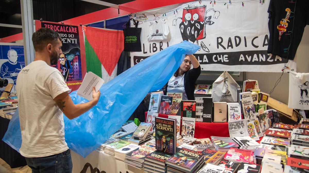 Proteste alla fiera 'Più libri più liberi': editori denunciano pubblicazioni di Passaggio al bosco