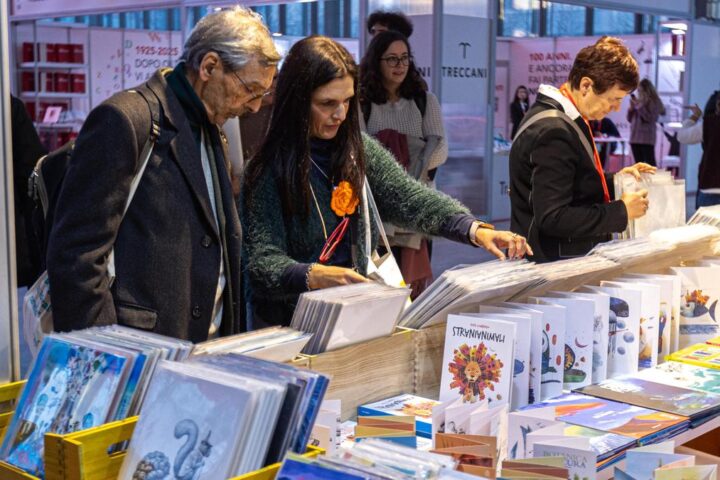 Proteste degli editori a Più Libri per le pubblicazioni di Passaggio al Bosco