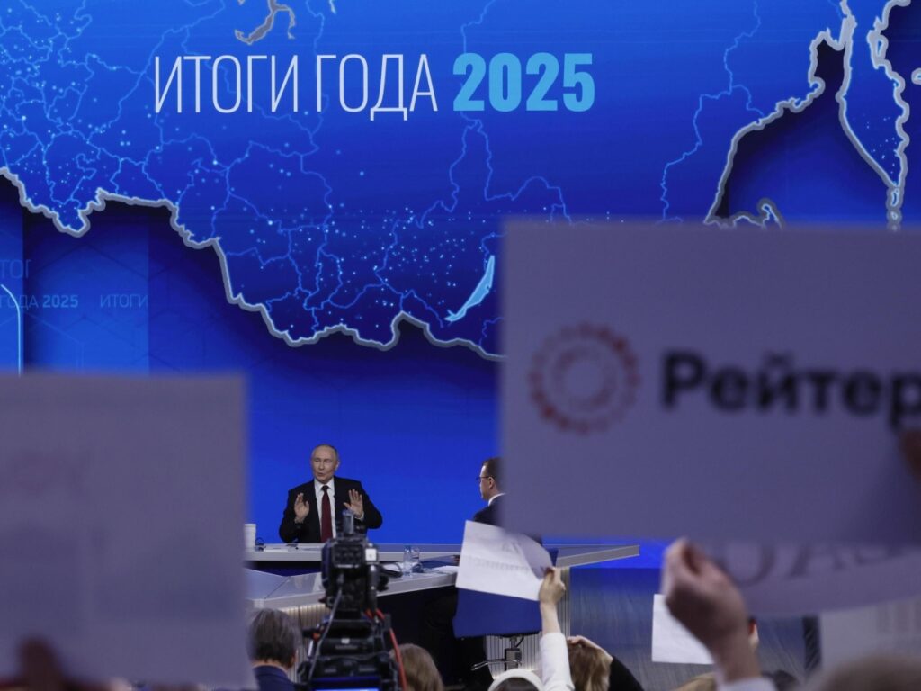 Putin parla per 4 ore alla conferenza, critica Zelensky e l'Ue, e afferma: «Sono innamorato»