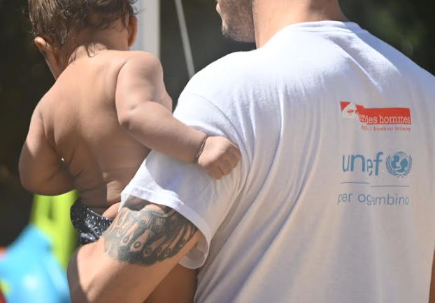 Quasi 64 mila migranti giunti in Italia via mare nel 2025, report di Unicef e Terre des Hommes