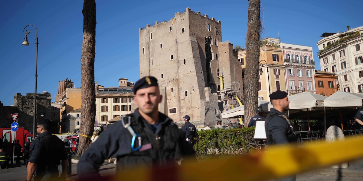 Quattro indagati per omicidio colposo e disastro colposo dopo il crollo della Torre dei Conti a Roma