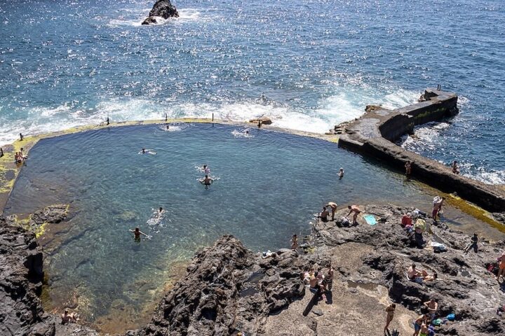 Quattro morti e un disperso dopo un'onda anomala a Tenerife