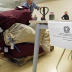 Referendum giustizia: proposta di voto in presenza per gli italiani all'estero crea divisione politica