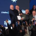 Renzi infiamma il dibattito a Atreju con scontri e polemiche, Calderoli lo invita a terminare