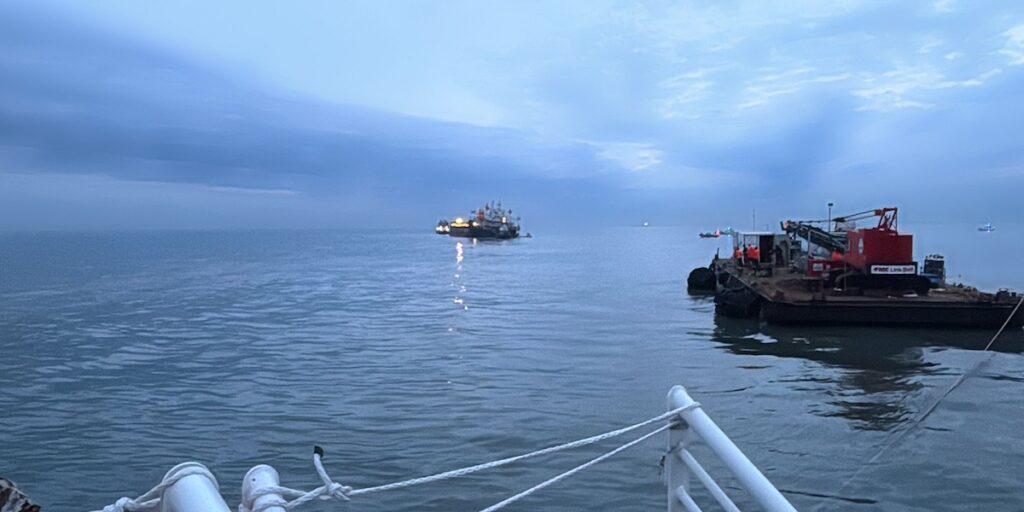 Rimossa la nave cargo Guang Rong incagliata a Marina di Massa dopo 11 mesi