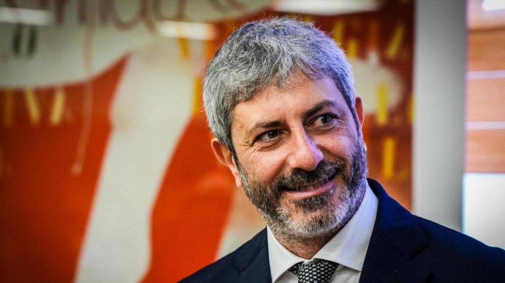Roberto Fico inizia il mandato da governatore della Campania con delega alla Sanità
