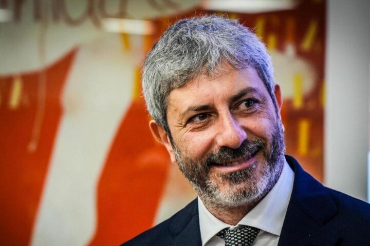 Roberto Fico inizia il mandato da governatore della Campania con delega alla Sanità