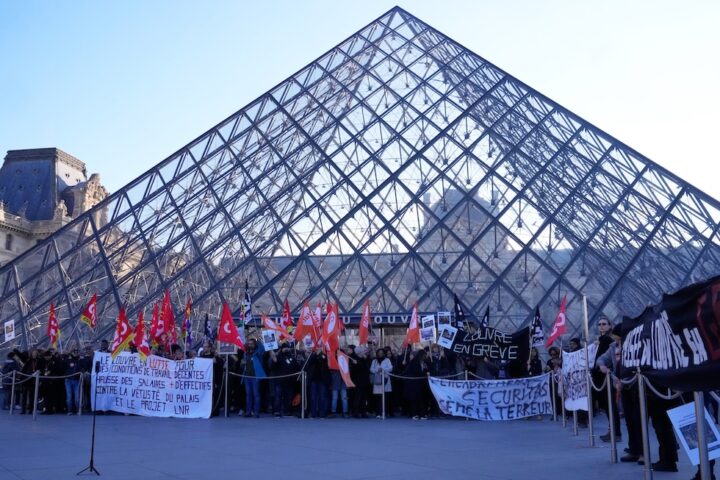 Sciopero del personale al Louvre per protestare contro le condizioni di lavoro deteriorate