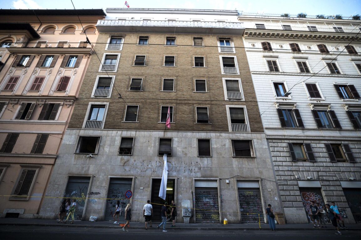 Sgomberi a Milano e Torino: ora nel mirino SpinTime e Casapound, necessarie soluzioni alternative per i minorenni