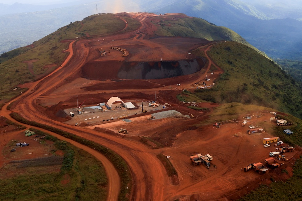 Simandou: partirà il primo carico di ferro dalla Guinea dopo 30 anni di lavori e investimenti cinesi