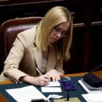 Sospesa l'asta dei regali di Giorgia Meloni dopo inchiesta su Bertolami Fine Art