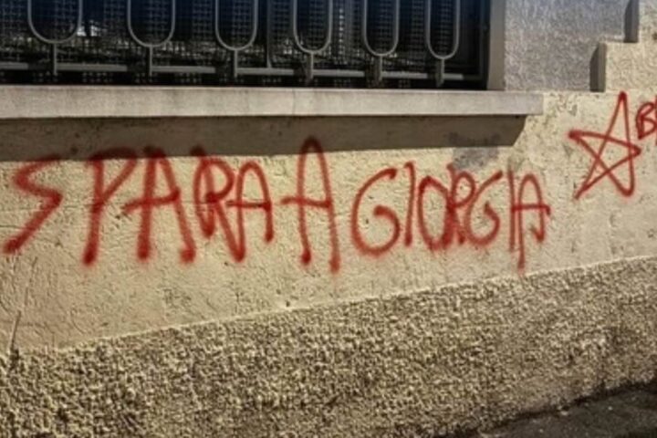 «Sparare a Giorgia»: minaccia contro la sede della Lega a Busto Arsizio, la Digos avvia le indagini