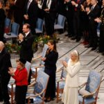 Standing ovation dei reali di Norvegia per Ana Corina Sosa, figlia di Maria Corina Machado, Nobel per la Pace 2025