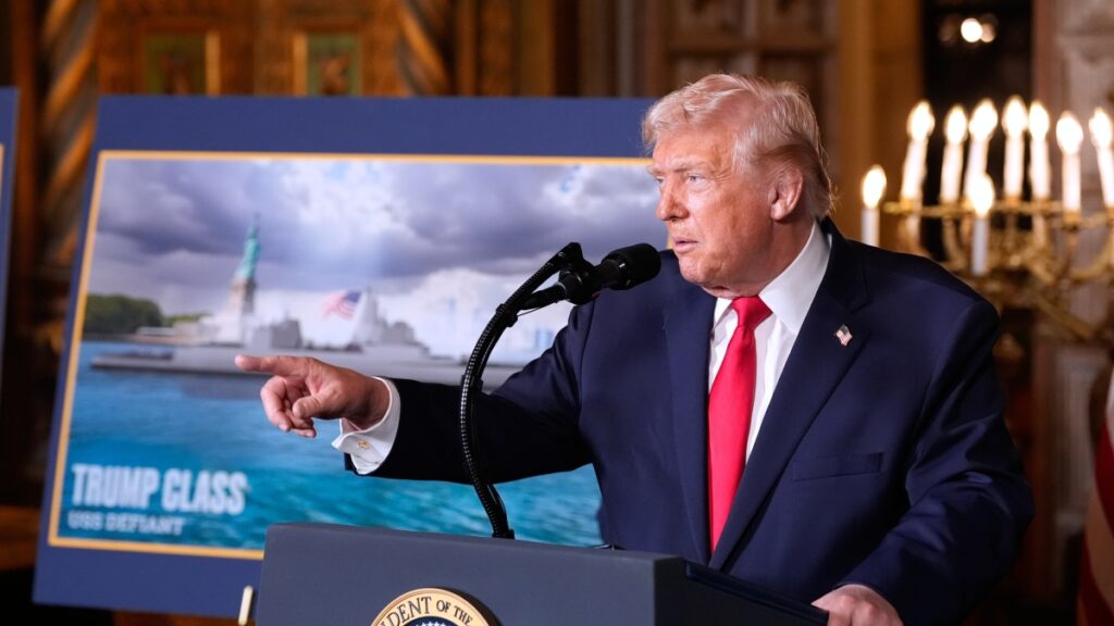 Trump annuncia la costruzione di due navi da guerra mai realizzate prima