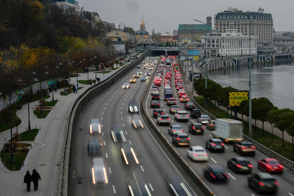 Ucraina, accuse di corruzione contro il governo: coinvolti otto funzionari legati a Zelensky