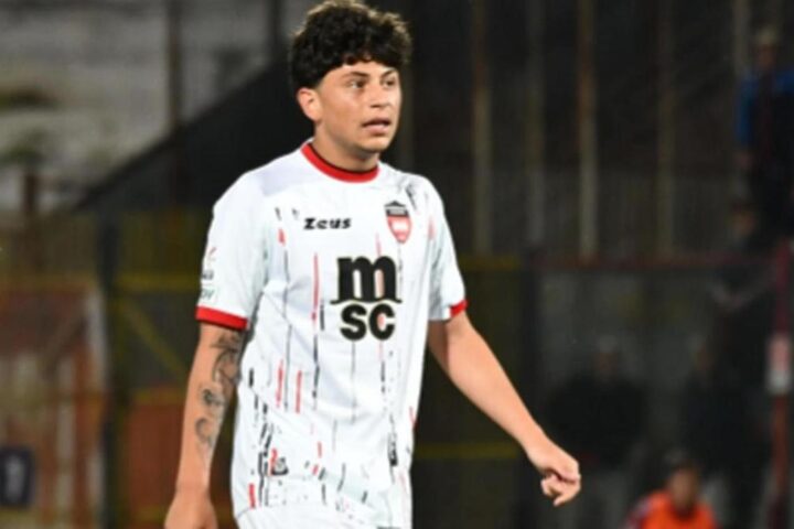 Un calciatore di 18 anni accoltellato a Napoli: grave, possibile vendetta per vecchia lite