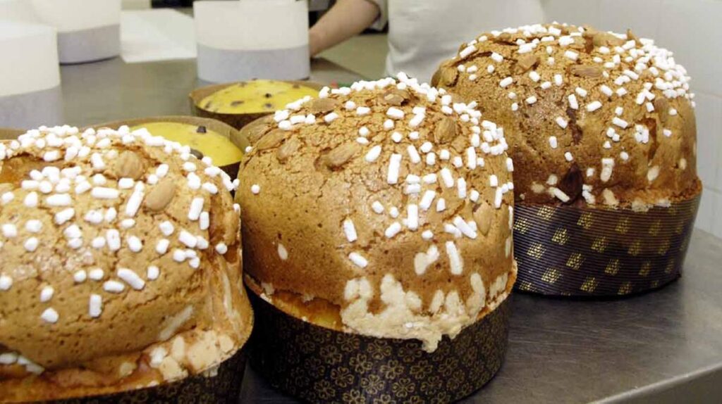 Uomo muore soffocato da un panettone a Settimo Torinese durante il pranzo di Natale