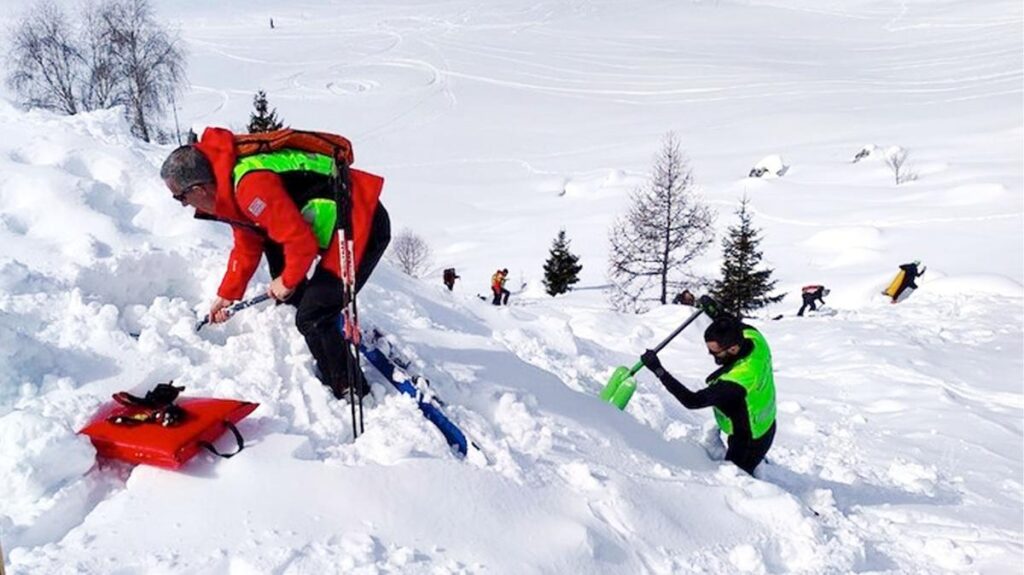 Valanga in Val di Susa coinvolge almeno due persone a Claviere