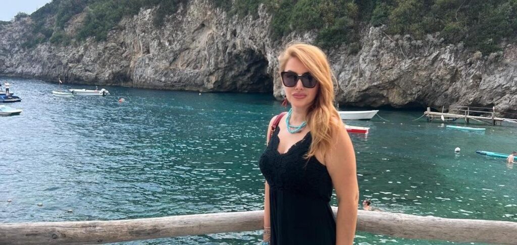 Violenza domestica in aumento: marito aggredisce la moglie con un ferro da stiro a Napoli