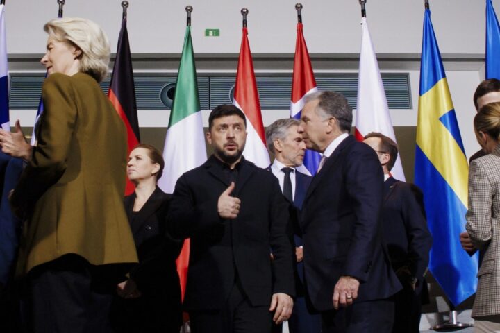 Zelensky: «L'Ucraina non riconoscerà il Donbass come territorio russo» durante il vertice di Berlino