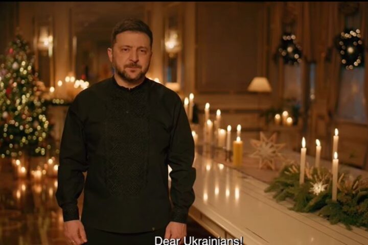 Zelensky nel discorso di Natale: la Russia non può occupare l'unità dell'Ucraina