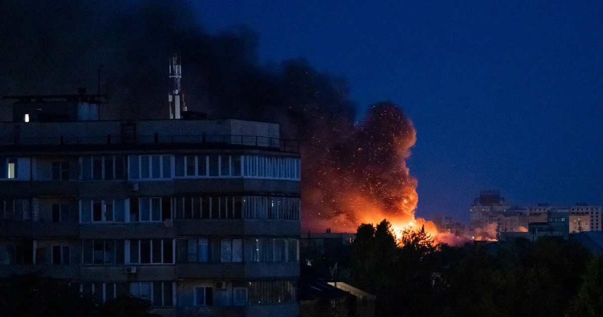 Attacco aereo combinato colpisce l’Ucraina durante i contatti diplomatici